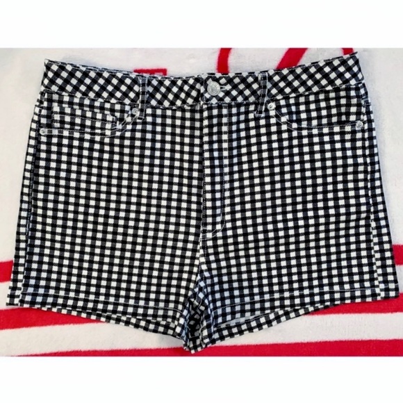 SOLD Forever 21 NWOT Gingham High Rise Shorts - Picture 2 of 7